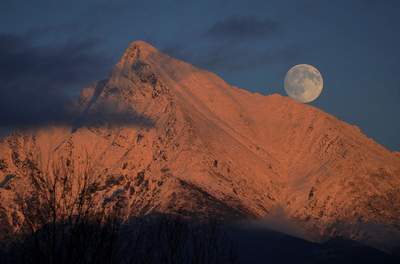 これぞ名月、美しいスロバキアの夕景