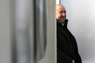 パリ郊外の老芸術家、プロギャンプラーと寿命賭けた「悪魔のゲーム」