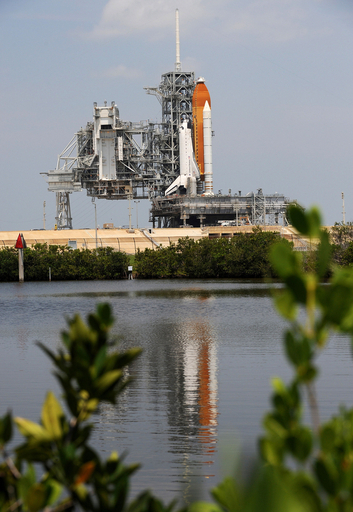 NASA、エンデバーの打ち上げを延期 水素漏れで