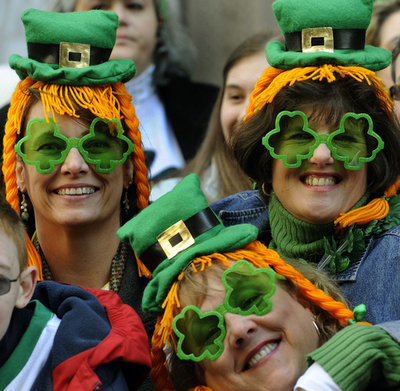 緑色に染まる「セント・パトリックス・デー」世界各地でパレード