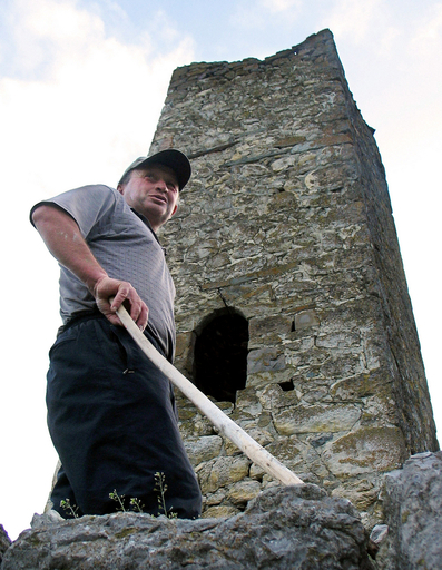 コーカサスの山奥に住む一家 - ロシア