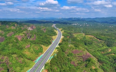世界レベルの橋竣工 南寧・湛江間高速道路の広西側区間が開通