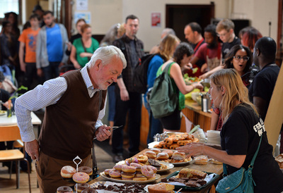 英国発の食品リサイクルカフェ、取り組みは世界へ