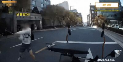 ゴルフクラブでフルスイング、ボールではなく配達員に…韓国で出回る高校生の暴力動画