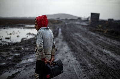 【今日の1枚】昔ながらの石油施設、ここで働く シリア