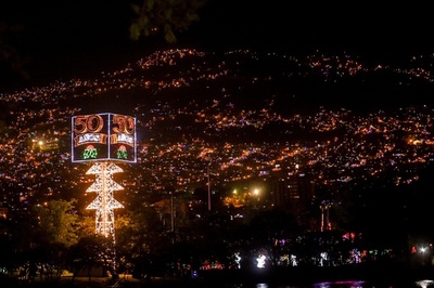 市を挙げて光のデコレーション、クリスマスはすぐそこ コロンビア