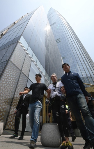 仏人「スパイダーマン」、ソウルの高層ビルの「登頂」挑戦も阻止される