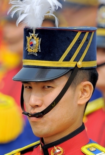 韓国軍、若い兵士の「下品な言葉遣い」矯正へ