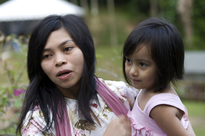 マレーシア政府、飲酒モデルのむち打ち刑見直しへ