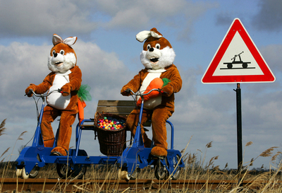 もうすぐ復活祭、イースターバニーが活動開始