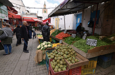 はかり押収され露天商が自殺、抗議デモ拡大で町長拘束 チュニジア