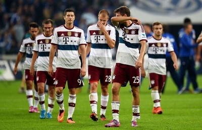 バイエルンはシャルケと引き分ける、アロンソが早速デビュー