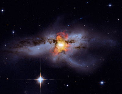 結合しつつある2つのブラックホール、NASA画像