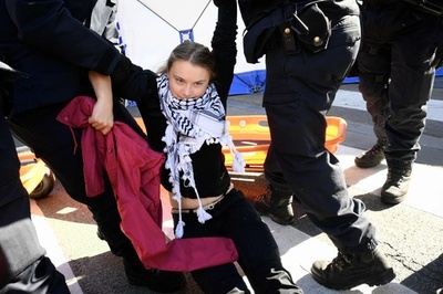 グレタさん、今度はベルギーで拘束 化石燃料補助金反対のデモ参加で