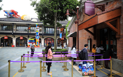 上海ディズニーランドが営業再開、3か月半ぶり 入場者数は制限