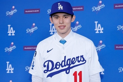 佐々木朗希がドジャース入団会見 背番号11お披露目