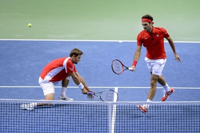 スイスがフェデラー起用もダブルス敗戦、2勝1敗で最終日へ デ杯