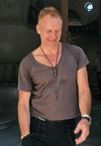 スティングがキューバの民族舞踊を習う - キューバ