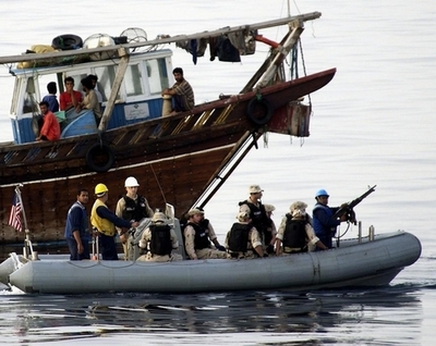 米・トルコ海軍、襲撃された日本のタンカーを救出 オマーン沖