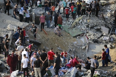 イスラエルのガザ難民キャンプ空爆、「戦争犯罪」の可能性 国連