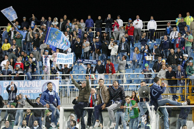 ナポリが勝利、ユベントスの優勝決定は持ち越し