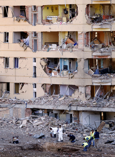 スペイン北部警察宿舎前爆発で64人負傷、ETAの犯行か