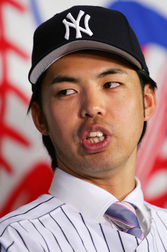 ＜MLB＞井川 ヤンキー・スタジアムで入団会見を行う - 米国