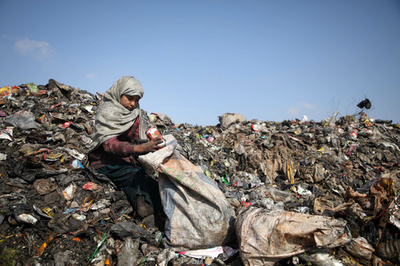 【今日の1枚】素手が生き延びるすべ シリアの子どもたち
