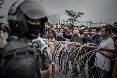 ネパール首都、被災者の怒り噴出 機動隊が出動