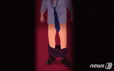 下半身裸で歩道橋を歩き回った韓国の男性公務員摘発