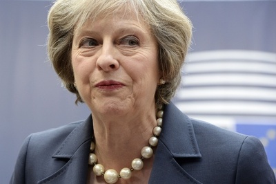 メイ英首相がEU首脳会議に初参加、仏大統領は強硬姿勢