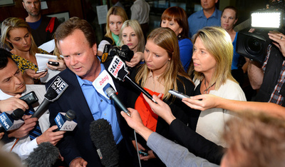 少女の首にニセの爆弾巻きつけ恐喝、被告に実刑判決