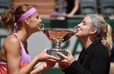 サファロバ、ダブルス制し前日の雪辱果たす 全仏オープン