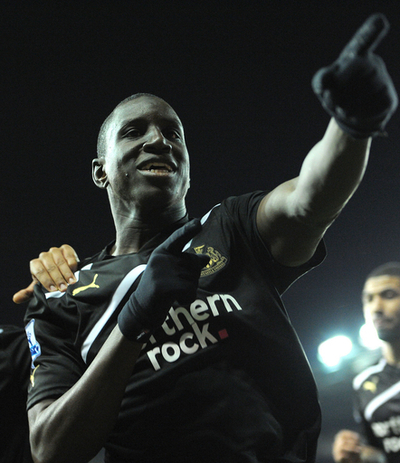 ニューカッスル、バのハットトリックで勝利し3位浮上