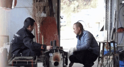 自閉症の息子の夢を叶えるため中国の平凡な父が列車の自作に挑む