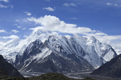 登山中に不明の日本人男性2人、ヘリで姿を確認 パキスタン