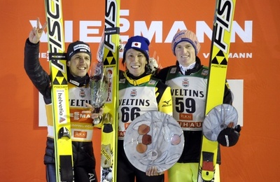 葛西、アマンと同時優勝で最年長記録更新 ジャンプW杯男子