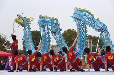 竜が踊り、獅子が舞う 江蘇・揚中で競演