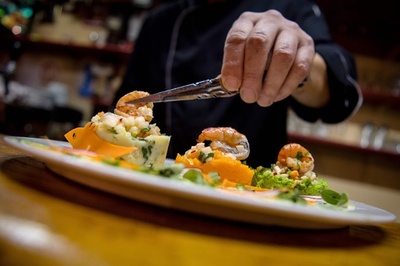 料理の決め手は政治、コソボ独立を認めないセルビアのレストラン