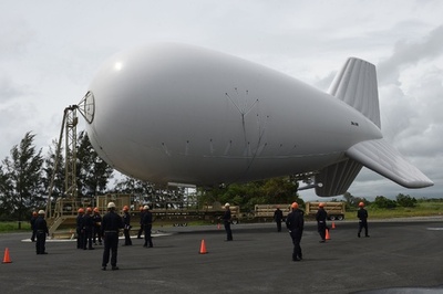 フィリピン、米国から係留軽航空機の提供受ける 海での活躍期待