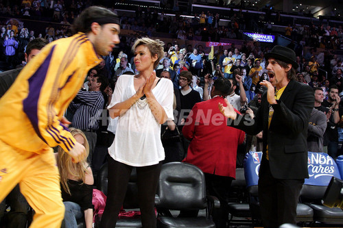 レオやニコルソンら Nbaを観戦 写真30枚 ファッション ニュースならmode Press Powered By Afpbb News