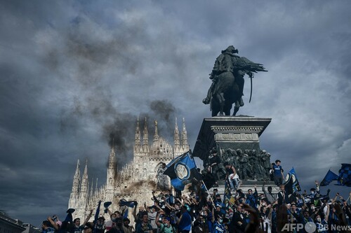 インテル 11年ぶりのセリエa制覇 ミラノの街はお祭り騒ぎ 写真10枚 ファッション ニュースならmode Press Powered By Afpbb News