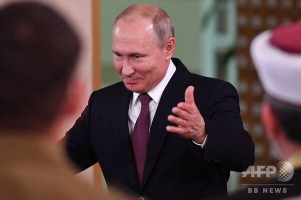 プーチン大統領、当局への侮辱と「フェイクニュース」罰する法案に署名