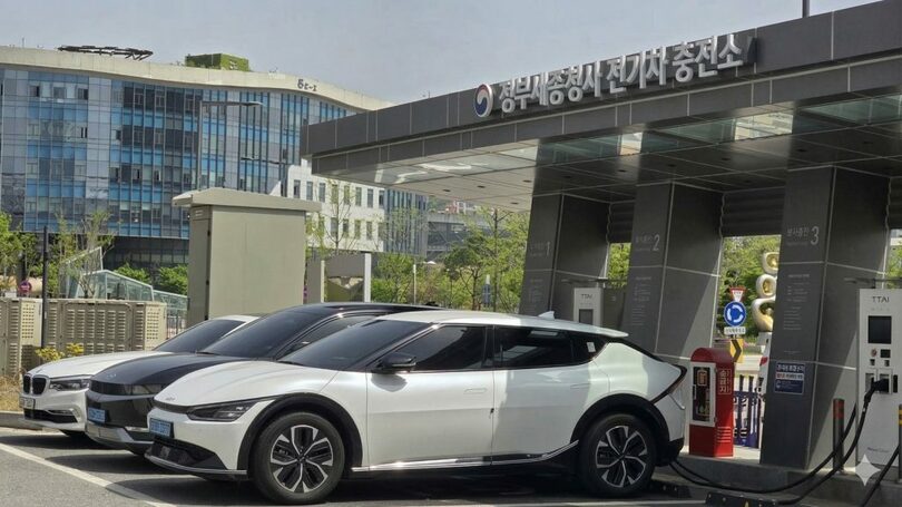 政府世宗庁舎の電気自動車充電所(c)KOREA WAVE