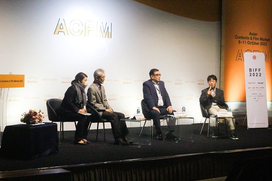 東映アニメーションの鷲尾天・総括プロデューサー、東国大学校映像大学院チャ・スンジェ教授、CJ ENMイ・ジョンミンIP開発センター長ら（CJ ENM提供）(c)news1