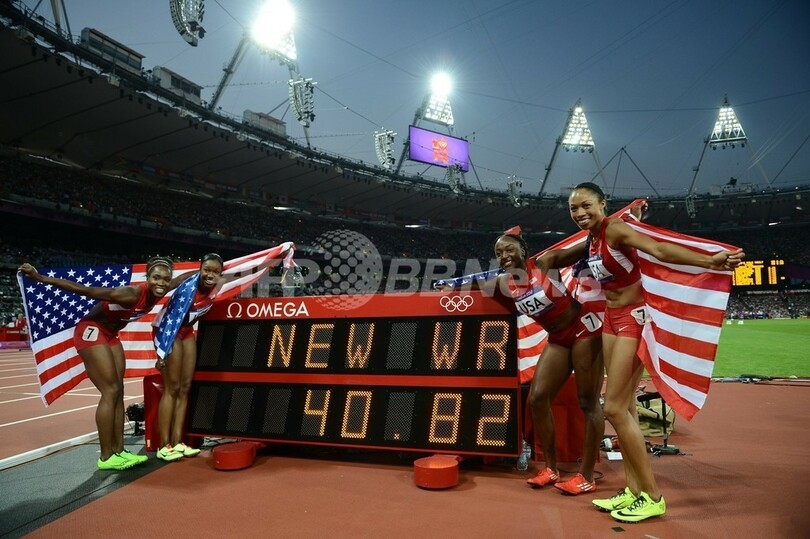 米国が世界新記録で女子4×100メートルリレー金メダル