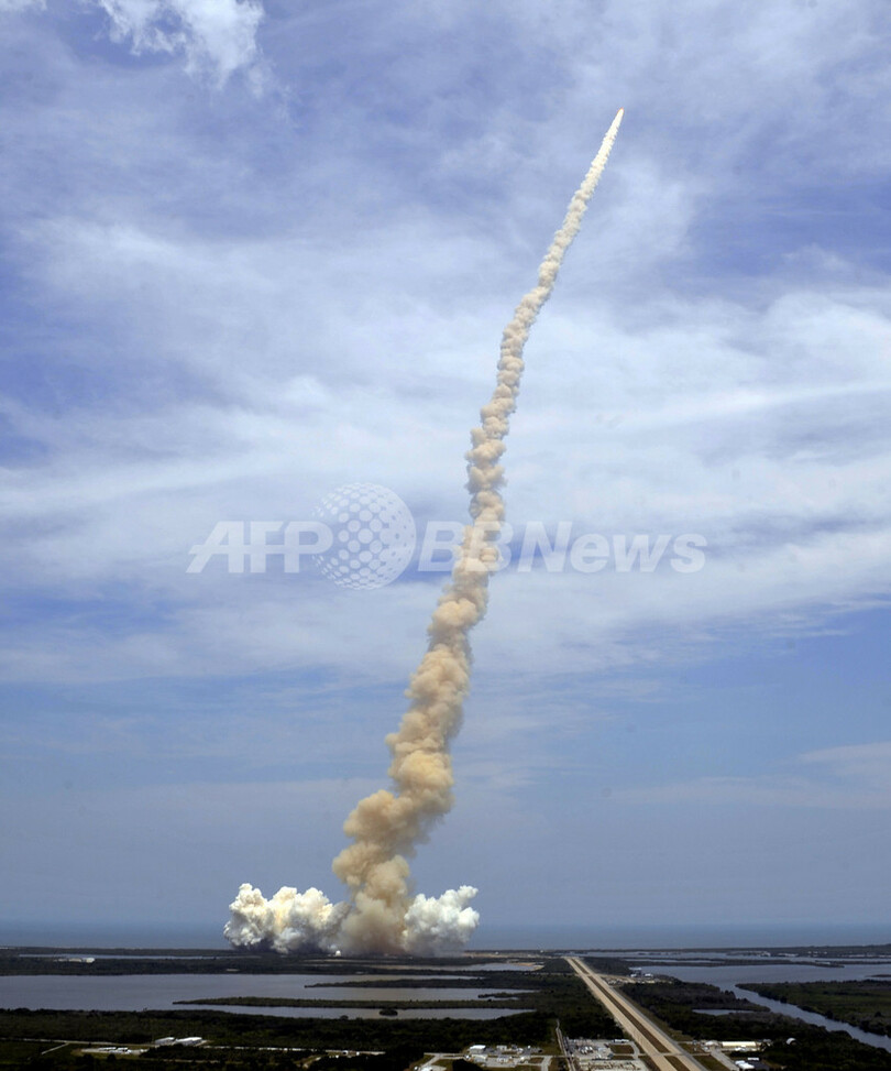 「アトランティス」打ち上げ成功、ハッブル宇宙望遠鏡の最後の修理へ