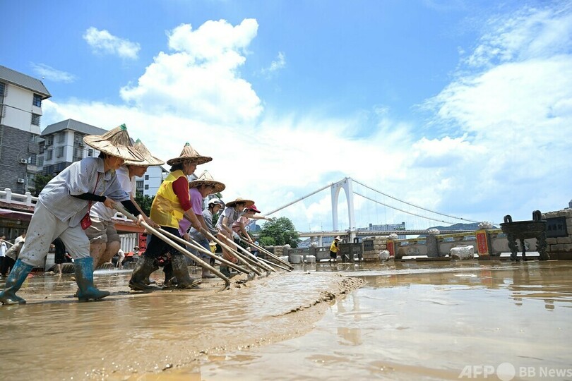 中国西南部と南部 13本の河川で警戒水位以上の洪水が発生