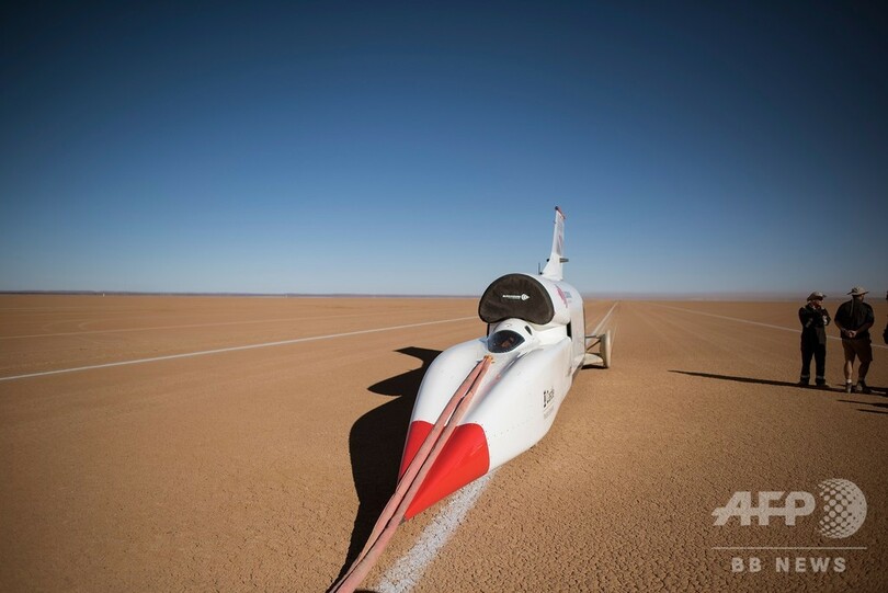 目指すは時速1600キロ 超音速自動車「ブラッドハウンド」が試運転