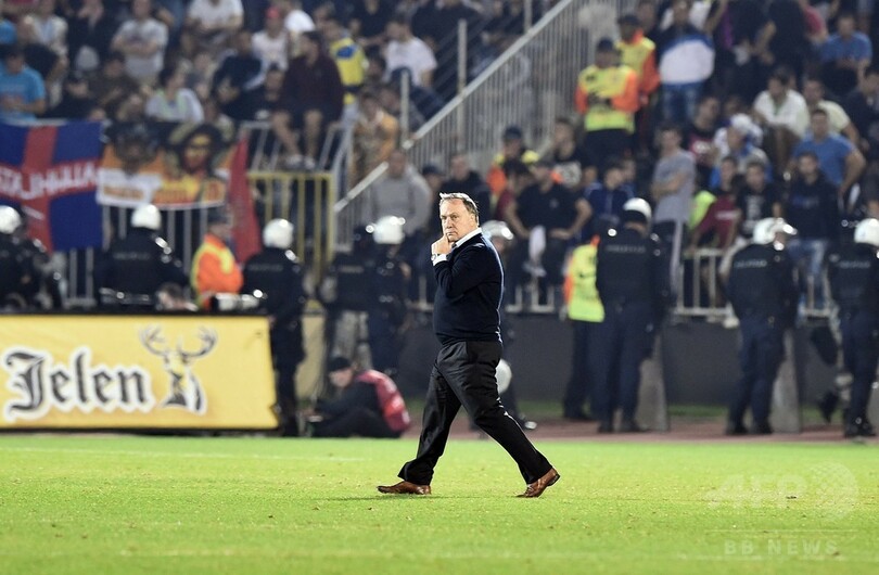 セルビア対アルバニアの試合が中止、欧州選手権予選